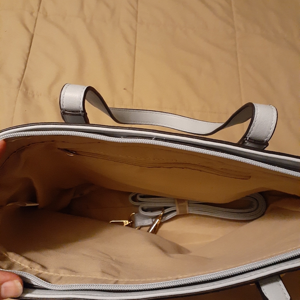 Purse - Picture 3 of 3